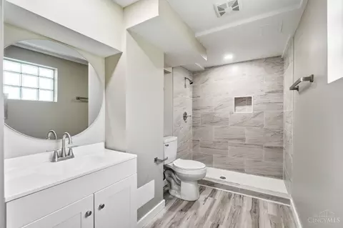 Bath - 8929 Cavalier Dr, Cincinnati, OH 45231 photo 7 of 8