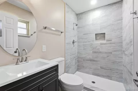 Bath - 8929 Cavalier Dr, Cincinnati, OH 45231 photo 1 of 8