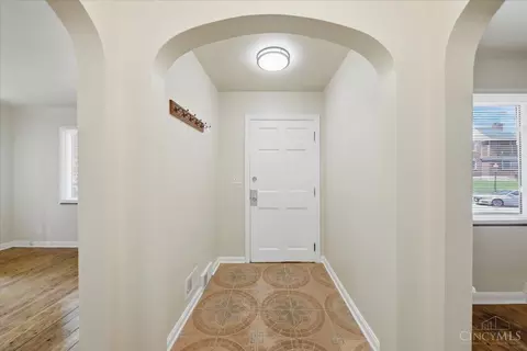 Entry Way - 7300 Brookcrest Dr, Cincinnati, OH 45237 photo 1 of 5