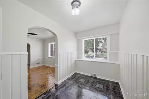 Entry Way - 7300 Brookcrest Dr, Cincinnati, OH 45237 photo 3 of 5