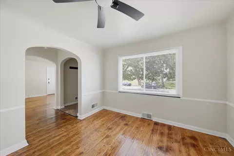Living - 7300 Brookcrest Dr, Cincinnati, OH 45237 photo 4 of 5