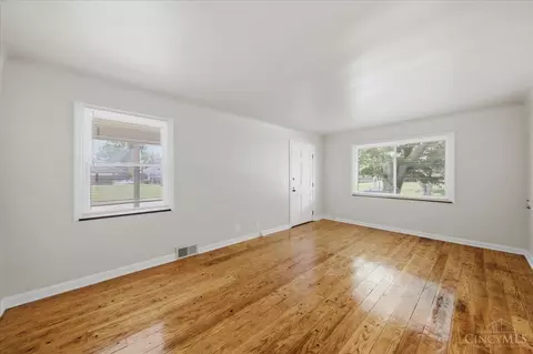 Living - 7300 Brookcrest Dr, Cincinnati, OH 45237 photo 3 of 5
