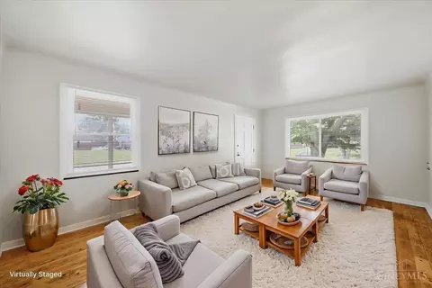 Living - 7300 Brookcrest Dr, Cincinnati, OH 45237 photo 2 of 5