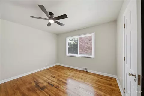 Bedroom - 7300 Brookcrest Dr, Cincinnati, OH 45237 photo 4 of 7
