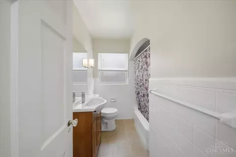Bath - 7300 Brookcrest Dr, Cincinnati, OH 45237 photo 1 of 6