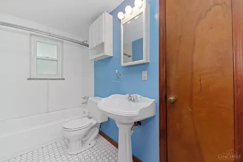 Bath - 812 Diane Dr, Cincinnati, OH 45245 photo 1 of 1