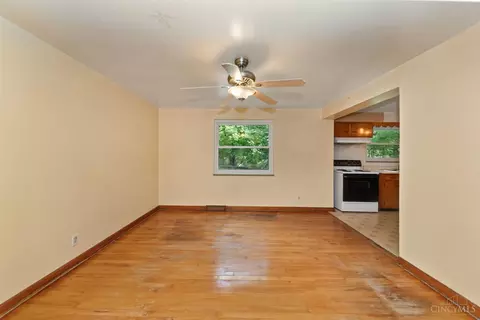 Living - 812 Diane Dr, Cincinnati, OH 45245 photo 5 of 5