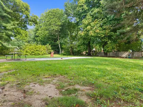 Exterior - 812 Diane Dr, Cincinnati, OH 45245 photo 8 of 10