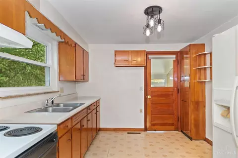 Kitchen - 812 Diane Dr, Cincinnati, OH 45245 photo 3 of 3