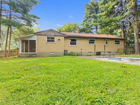 Exterior - 812 Diane Dr, Cincinnati, OH 45245 photo 7 of 10