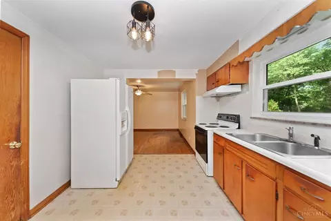 Kitchen - 812 Diane Dr, Cincinnati, OH 45245 photo 2 of 3