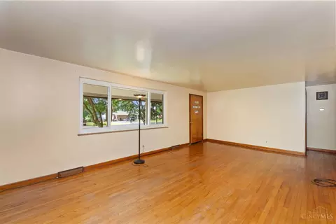 Living - 812 Diane Dr, Cincinnati, OH 45245 photo 4 of 5