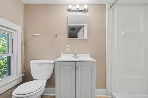 Bath - 831 Forest Ave, Hamilton, OH 45015 photo 1 of 1