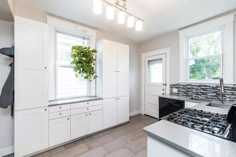 Kitchen - 717 Hand Ave, Cincinnati, OH 45232 photo 1 of 3