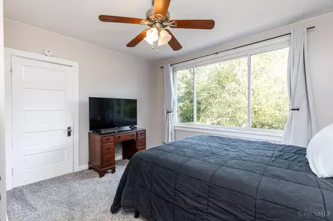 Bedroom - 717 Hand Ave, Cincinnati, OH 45232 photo 2 of 3