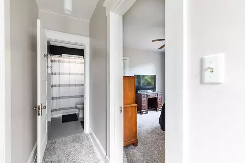 Entry Way - 717 Hand Ave, Cincinnati, OH 45232 photo 3 of 3