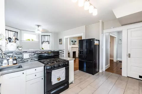 Kitchen - 717 Hand Ave, Cincinnati, OH 45232 photo 3 of 3