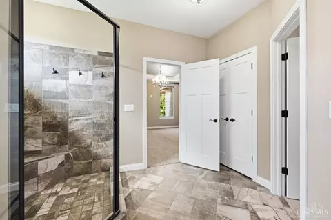 Entry Way - 809 Morgan Dr, Monroe, OH 45050 photo 5 of 8