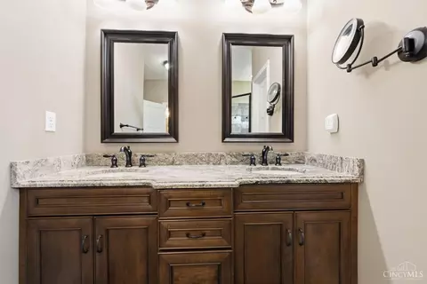 Bath - 809 Morgan Dr, Monroe, OH 45050 photo 3 of 4