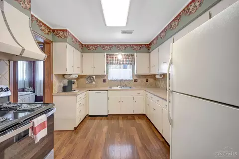Kitchen - 5195 Deeridge Ln, Cincinnati, OH 45247 photo 1 of 3