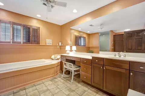 Bath - 5195 Deeridge Ln, Cincinnati, OH 45247 photo 2 of 3