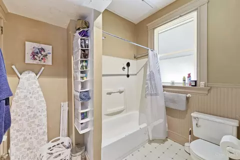 Bath - 404 Ada St, Cincinnati, OH 45219 photo 2 of 5