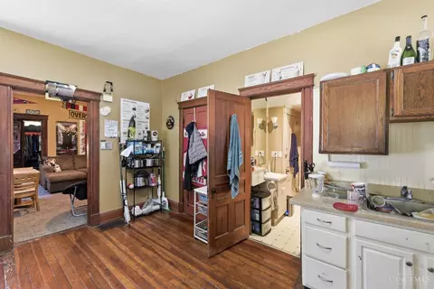Entry Way - 404 Ada St, Cincinnati, OH 45219 photo 1 of 1