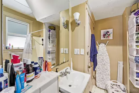 Bath - 404 Ada St, Cincinnati, OH 45219 photo 1 of 5