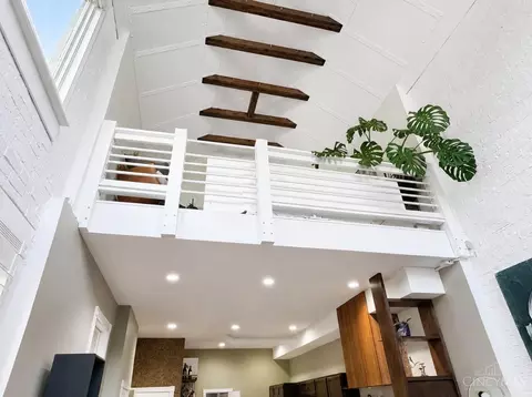 Entry Way - 4173 Dane Ave, Cincinnati, OH 45223 photo 1 of 2