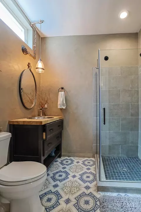 Bath - 4173 Dane Ave, Cincinnati, OH 45223 photo 1 of 7