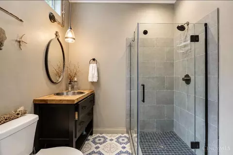 Bath - 4173 Dane Ave, Cincinnati, OH 45223 photo 2 of 7