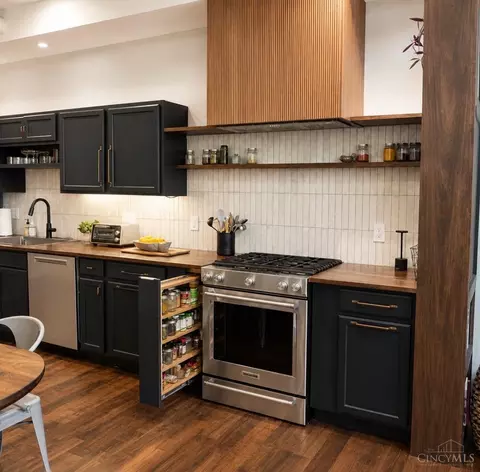 Kitchen - 4173 Dane Ave, Cincinnati, OH 45223 photo 4 of 10