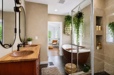 Bath - 4173 Dane Ave, Cincinnati, OH 45223 photo 6 of 7