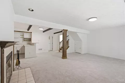 Living - 9737 Troon Ct, Blue Ash, OH 45241 photo 5 of 7