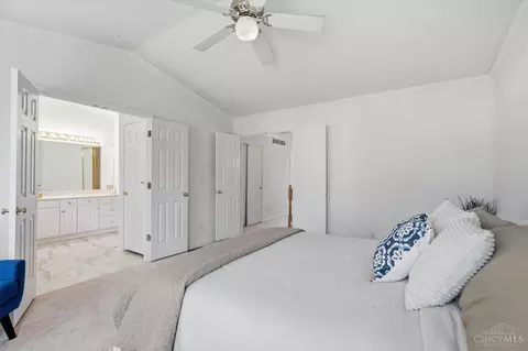 Bedroom - 9737 Troon Ct, Blue Ash, OH 45241 photo 3 of 8