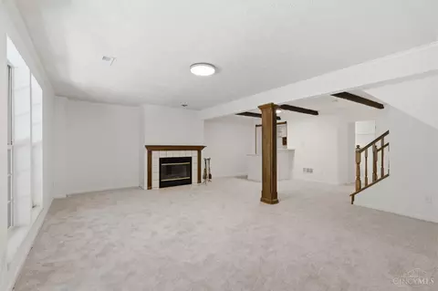 Living - 9737 Troon Ct, Blue Ash, OH 45241 photo 4 of 7