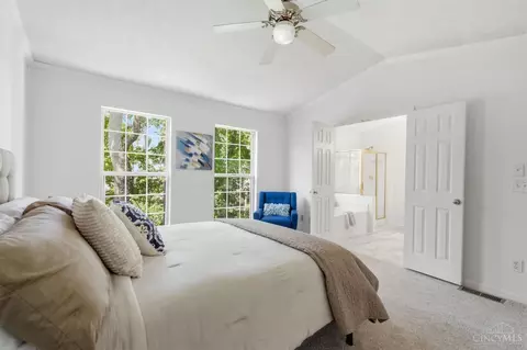 Bedroom - 9737 Troon Ct, Blue Ash, OH 45241 photo 2 of 8