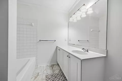 Bath - 9737 Troon Ct, Blue Ash, OH 45241 photo 4 of 6