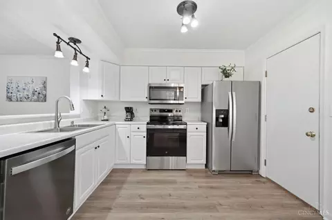 Kitchen - 9737 Troon Ct, Blue Ash, OH 45241 photo 2 of 4