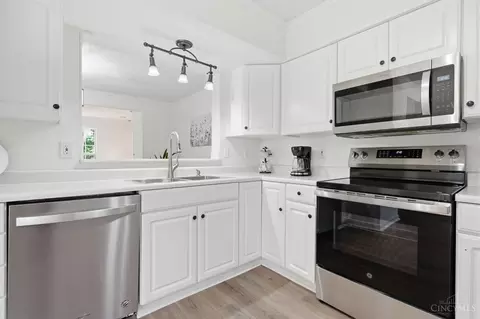 Kitchen - 9737 Troon Ct, Blue Ash, OH 45241 photo 4 of 4