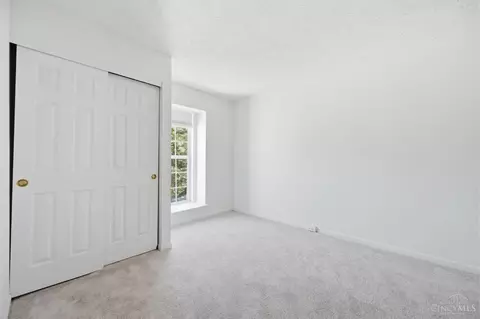 Bedroom - 9737 Troon Ct, Blue Ash, OH 45241 photo 7 of 8
