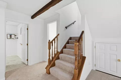 Entry Way - 9737 Troon Ct, Blue Ash, OH 45241 photo 8 of 9