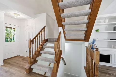 Entry Way - 9737 Troon Ct, Blue Ash, OH 45241 photo 5 of 9