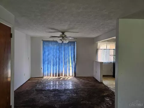 Living - 619 Wilfert Dr, Cincinnati, OH 45245 photo 3 of 3
