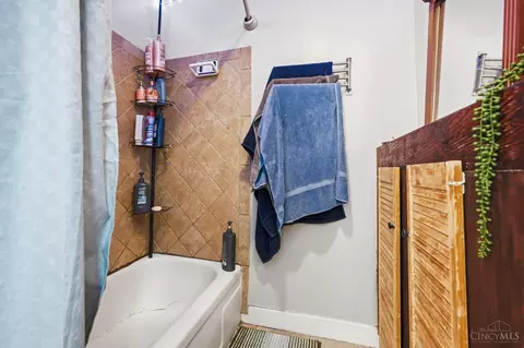 Bath - 408 Ada St, Cincinnati, OH 45219 photo 1 of 2
