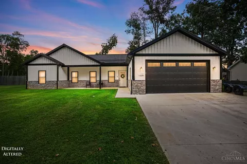 112 Oklahoma Dr, Lake Waynoka, OH 45171