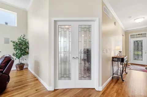 Entry Way - 655 Hyacinth Rd, Cincinnati, OH 45245 photo 3 of 6