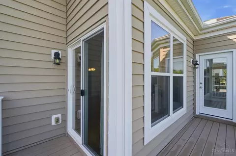 Exterior - 655 Hyacinth Rd, Cincinnati, OH 45245 photo 4 of 18