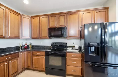 Kitchen - 655 Hyacinth Rd, Cincinnati, OH 45245 photo 4 of 9