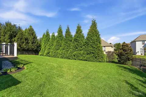 Exterior - 655 Hyacinth Rd, Cincinnati, OH 45245 photo 14 of 18